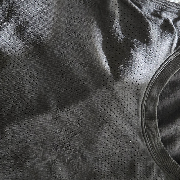 Lululemon muscle crop tank - Picture 2 of 3